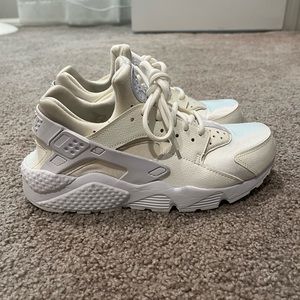 Nike Air Huarache Womens Sneaker